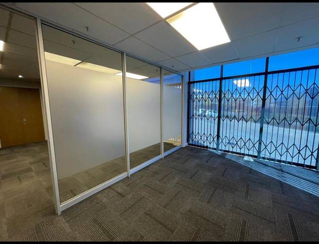 INDUSTRIAL PROPERTY TO RENT IN LOUWLARDIA